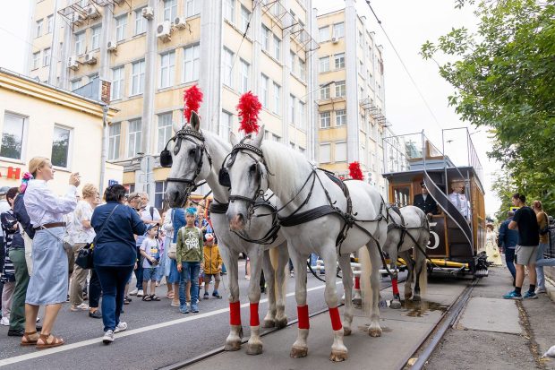 Прокатиться на ретроавтобусе и увидеть красочный забег: горожан приглашают на День московского транспорта 2 360ef656b6ea50d4aedfb03c8dcc13b3
