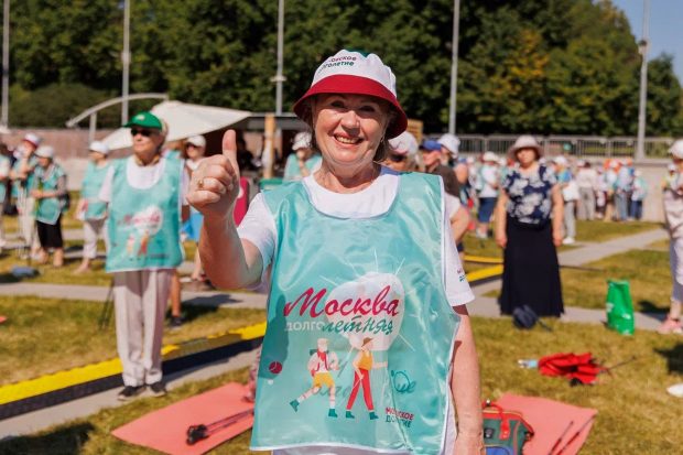 Северная ходьба, шаржи и танцы в стиле латина: как прошел фестиваль «Москва долгоЛЕТНЯЯ» 4 89813b588bdc0cb6d4822b416bcefb26