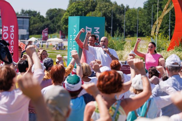 Северная ходьба, шаржи и танцы в стиле латина: как прошел фестиваль «Москва долгоЛЕТНЯЯ» 12 ac257ca20f39466841541e3c7ff93f16