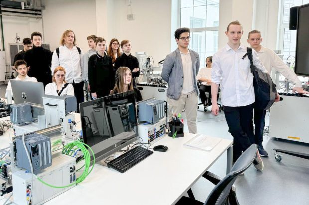 b6c8d7138ec61b6138b4b417beb3f7da