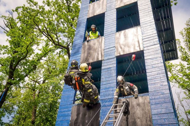 286c140aac739fa2a5a6d8dbd270feb0