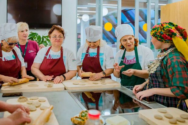 Семейные рецепты и национальная кухня: около 100 кулинарных клубов открыли участники «Московского долголетия» 4 5c86ca53a627016c29b22d2bd79e2c1f