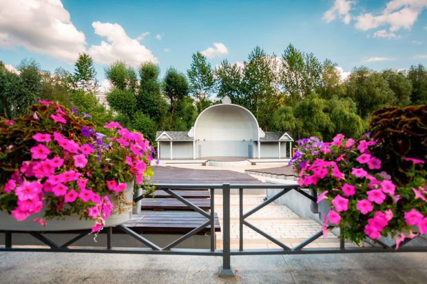 Сцена-амфитеатр, шале или подиум: какие площадки можно забронировать в СВАО во время фестиваля «Лето в Москве. Все на улицу!» 12 c7922e6bd664d57531095ddabab1a512