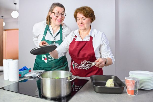 Семейные рецепты и национальная кухня: около 100 кулинарных клубов открыли участники «Московского долголетия» 2 fe66f564ba24f22858dcec81c426532e