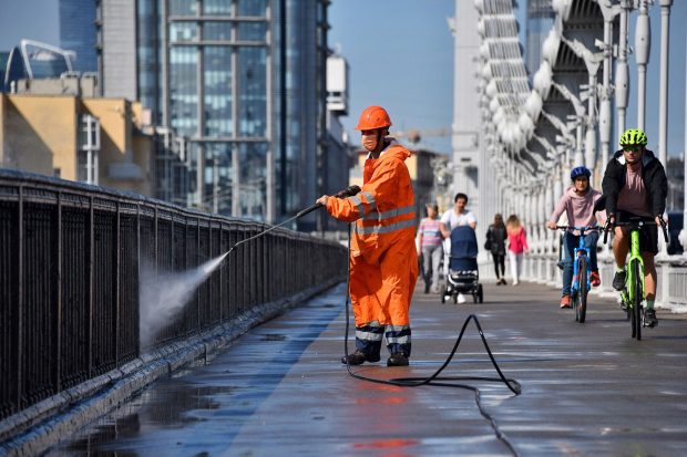 Подготовка к зиме: дороги и тротуары в столице промоют специальным шампунем 2 35ad8edb06b505df9aa2dadaeb9f2991