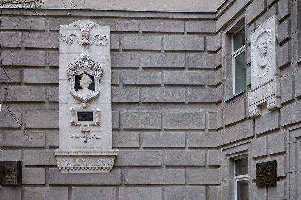 36a3800d163431f02b91a1040d93f4c8