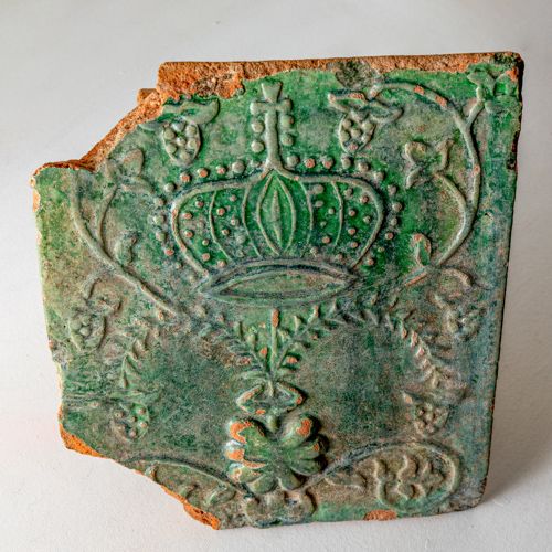 Орнаментированная рукоятка, муравленый изразец, перстень XII века: какие находки обнаружили археологи в 2024 году 6 6cec7c657a2907886f61d6acac725e36