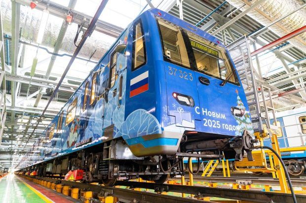 В московском метро появились празднично украшенные составы 6 f1f47b7efd530a0a7ae5729b7971e499