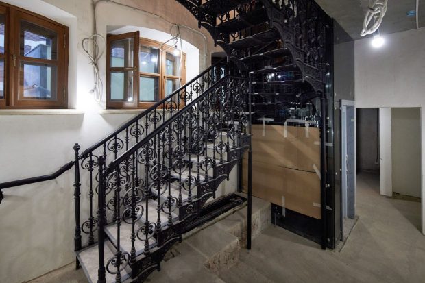 f33edeb2aaa1cb2bb204d5d47800e3f6