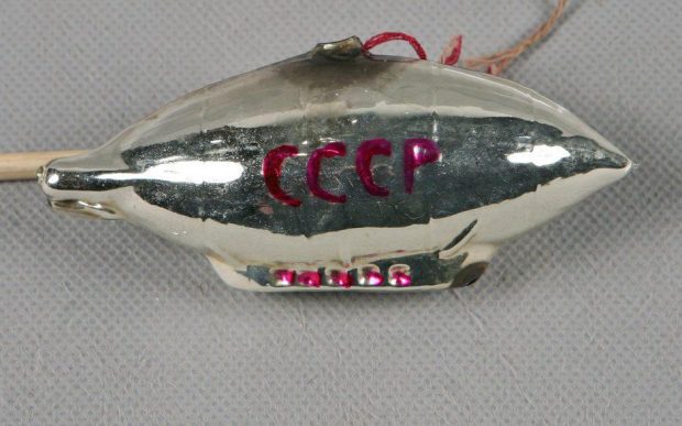Дед Мороз и дирижабль-рекордсмен. Рассматриваем елочные игрушки из музеев Москвы 13 143fc5d11ccf8226047e522c74c85d00