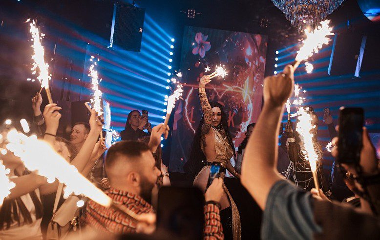 Ночной клуб LASKI в Москве — премиальный lounge-ресторан с европейско-японским дизайном 1 1 3