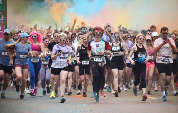 В Москве прошел пятикилометровый "Красочный забег" 1 d7a7737c4143191a2abec8b0a43ed9a8