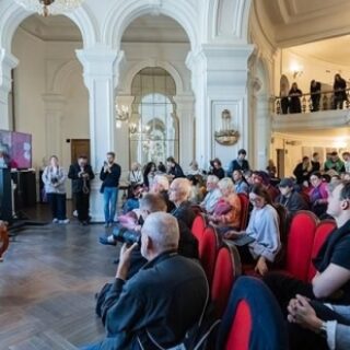 ef42961c8a441bf2aa6f8edd85a5e259