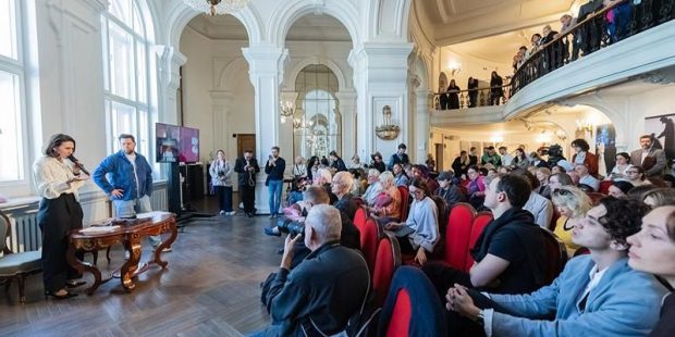 ef42961c8a441bf2aa6f8edd85a5e259