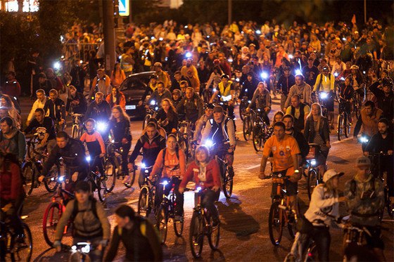 Пассажиры ЦППК смогут бесплатно провезти велосипеды в рамках ночного велопарада