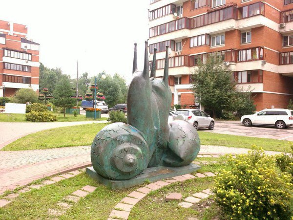 Памятник влюблённым улиткам в Москве
