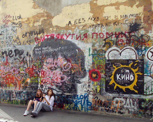 История возникновения стены Виктора Цоя в Москве на Арбате. Традиции. Цой жив!