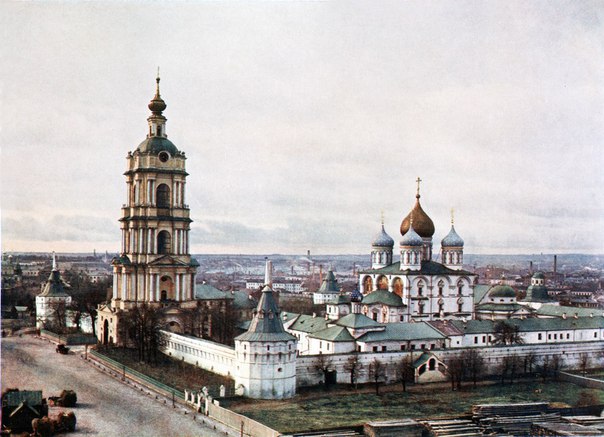 Первая цветная фотография Москвы, на которой запечатлён Новоспасский монастырь в 1912 году.