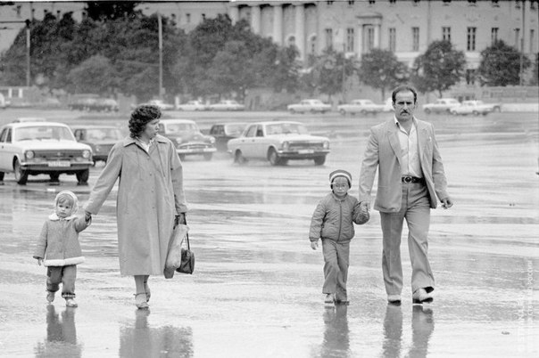 Москва без пробок, айфонов и шаурмы: прогулка по городу конца 1980-х
