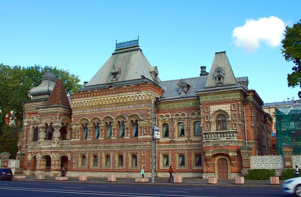15 самых красивых домов Москвы