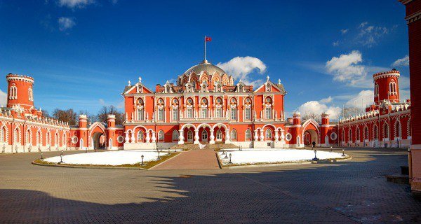 Петровский путевой дворец.